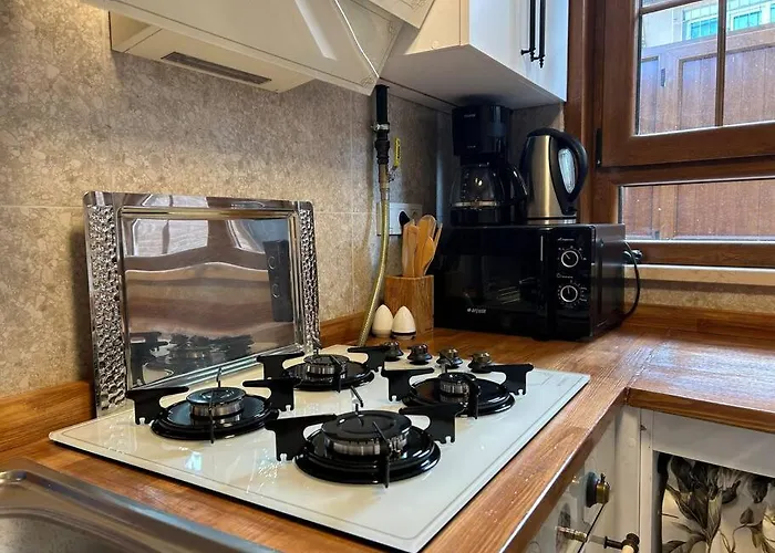 빌라 Arancia - Garden, Bbq, Sauna & Turkish Bath By The Tram In Fatih